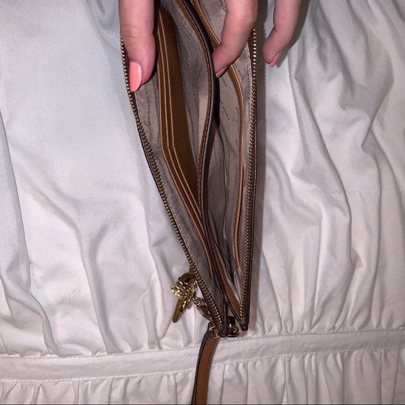 Michael kors wristlet - Picture 4 of 6